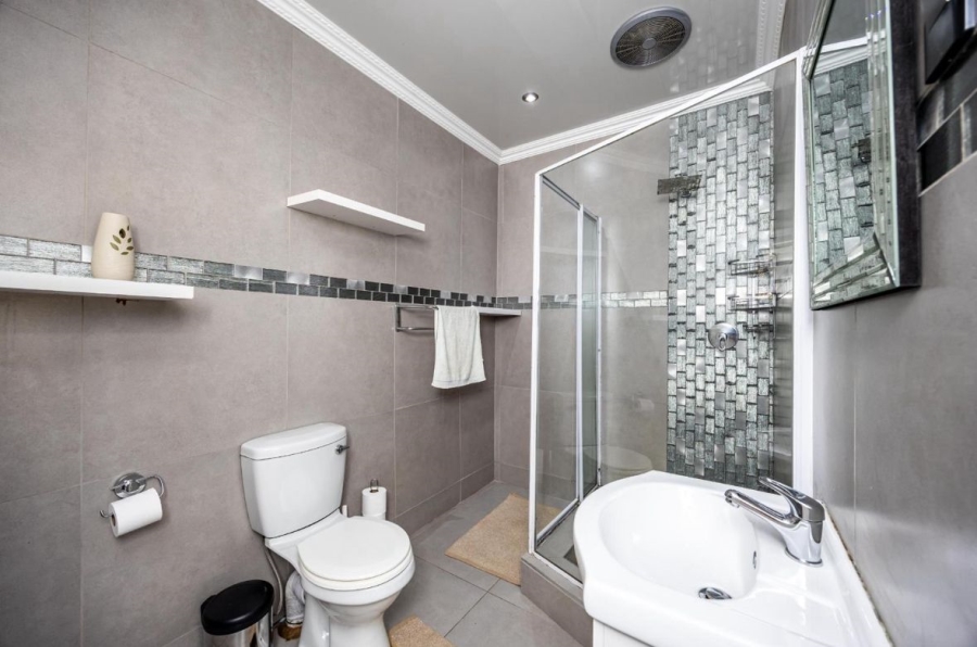 5 Bedroom Property for Sale in Baysville Eastern Cape